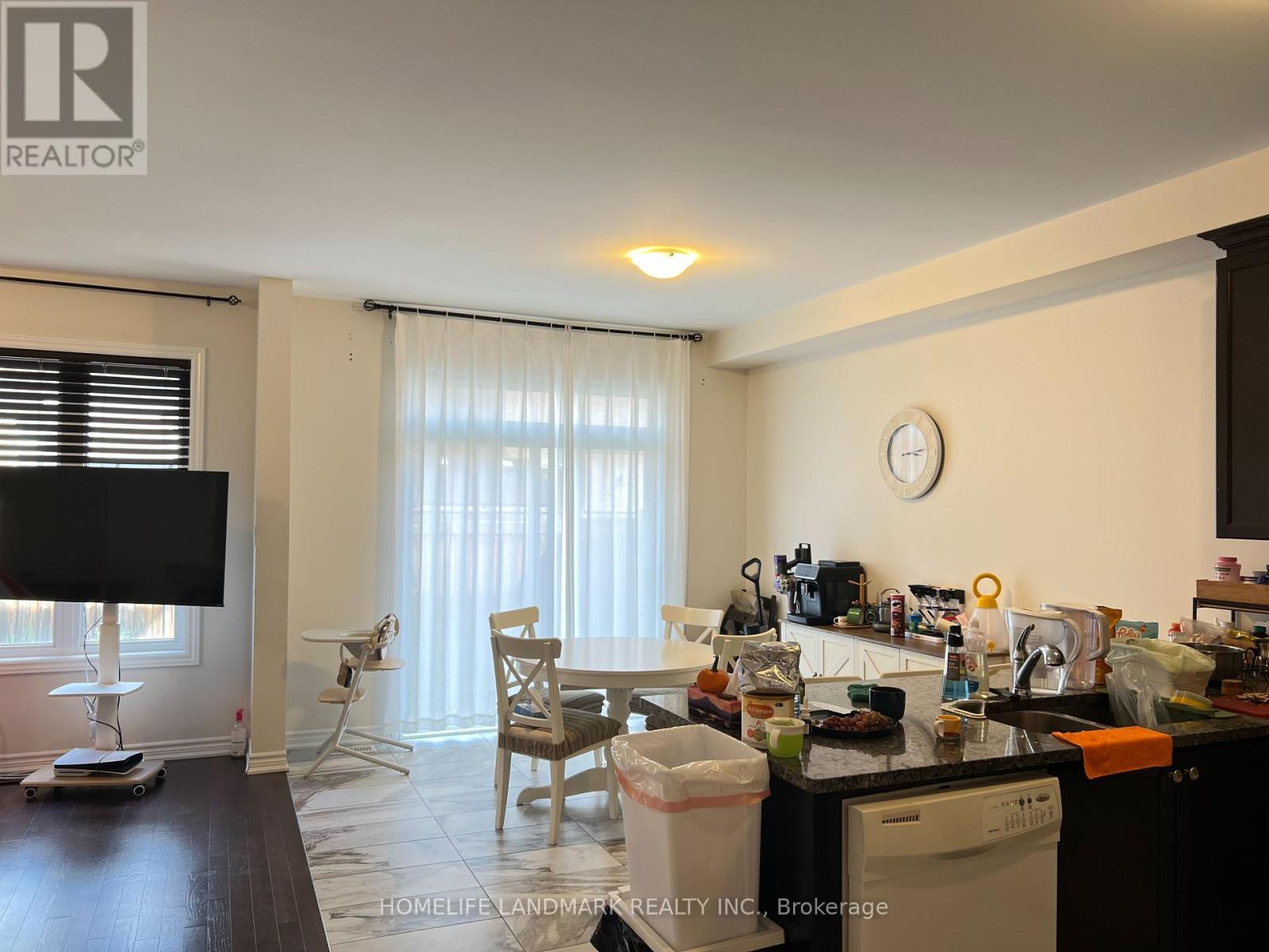 15 Schurman Street, Aurora, Ontario  L4G 1C9 - Photo 3 - N12417379