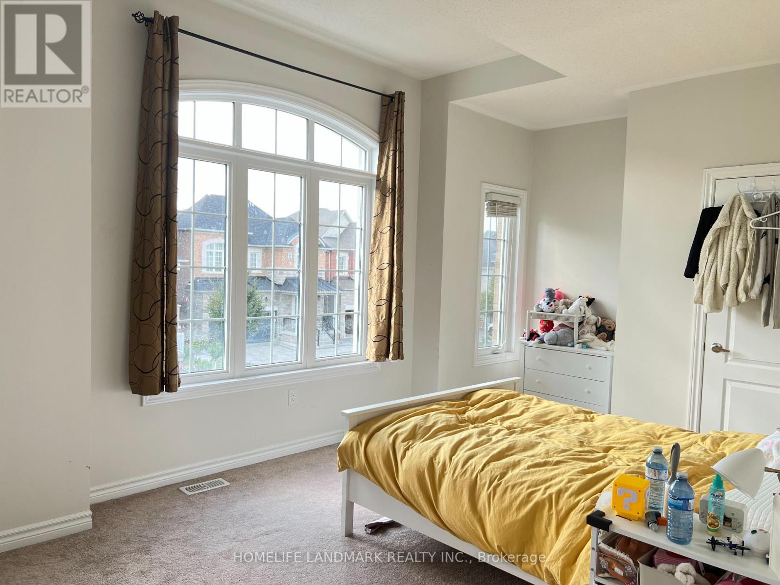 15 Schurman Street, Aurora, Ontario  L4G 1C9 - Photo 8 - N12417379