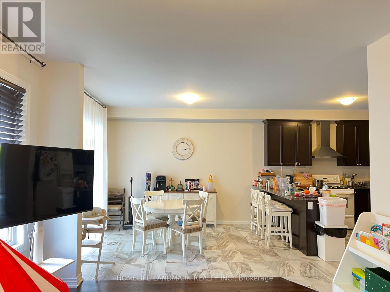 15 Schurman Street, Aurora, Ontario  L4G 1C9 - Photo 5 - N12417379