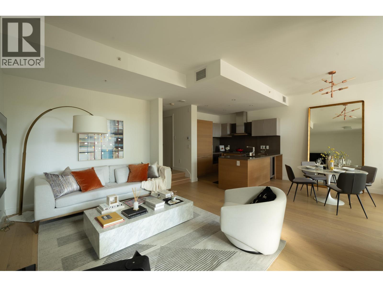 1577 W 57th Avenue, Vancouver, British Columbia  V6P 0H7 - Photo 3 - R3056531