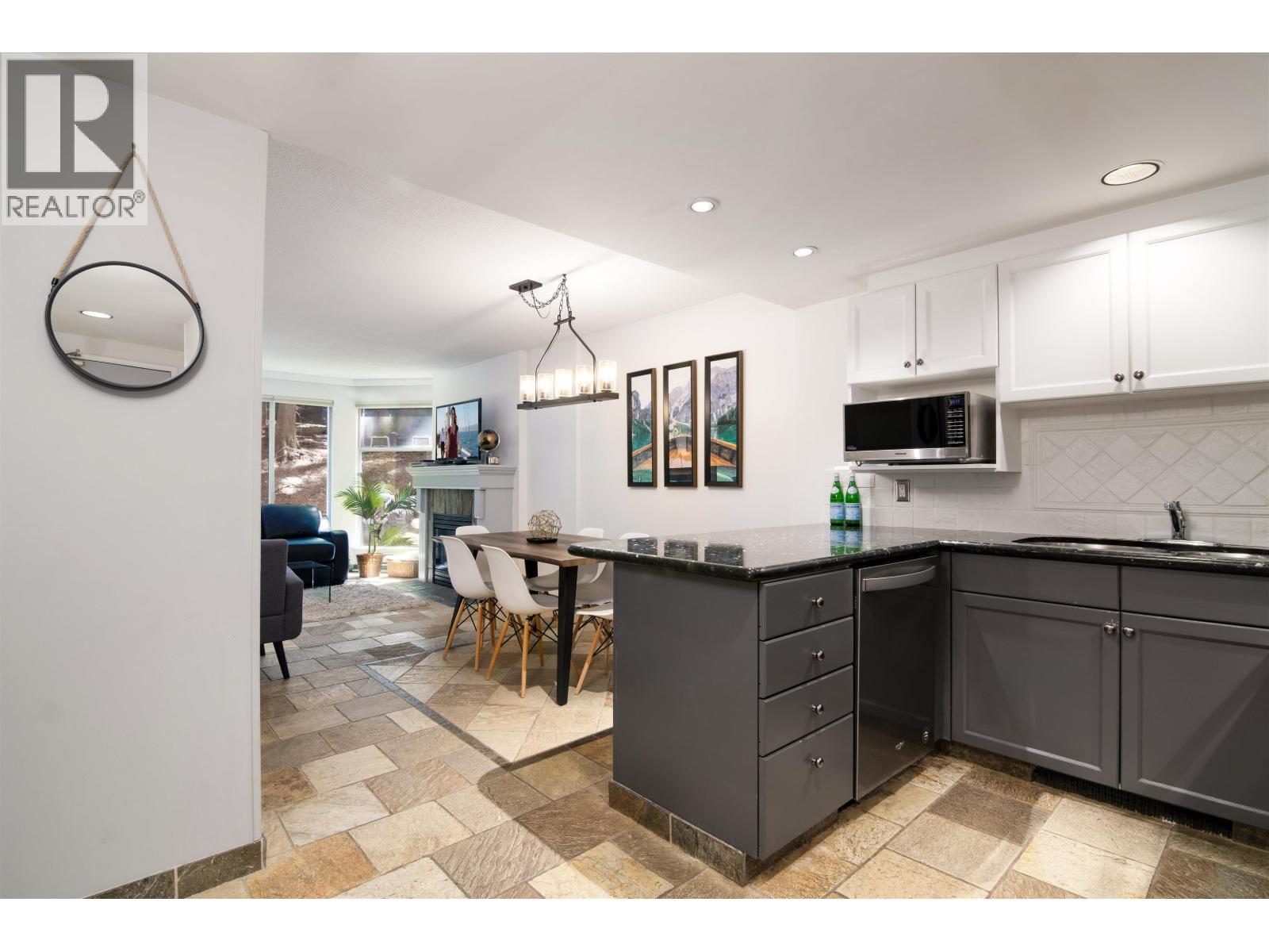 212 4910 Spearhead Place, Whistler, British Columbia  V0N 1B4 - Photo 8 - R3056537