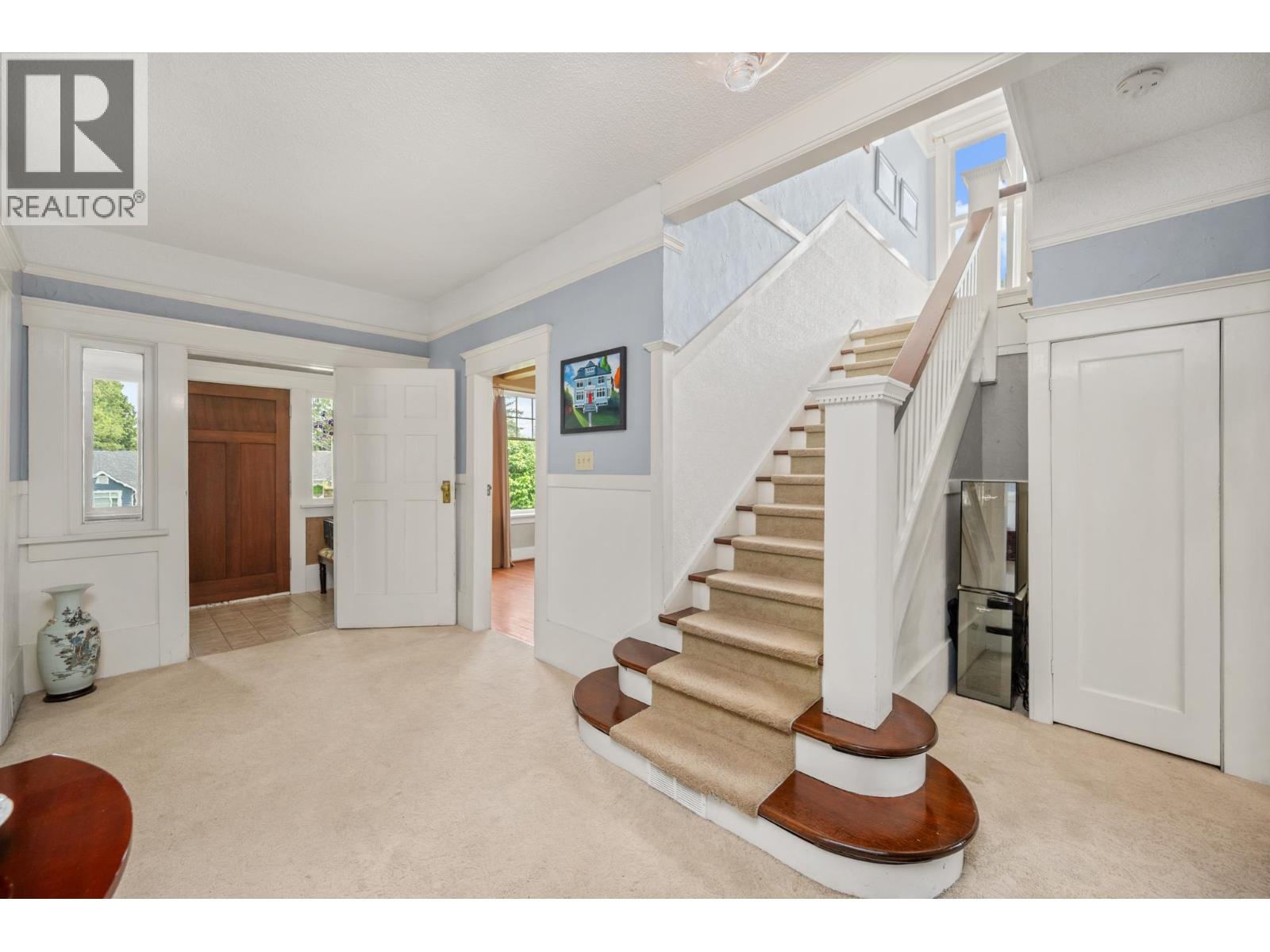 922 Fifth Street, New Westminster, British Columbia  V3L 2Y4 - Photo 2 - R3056523