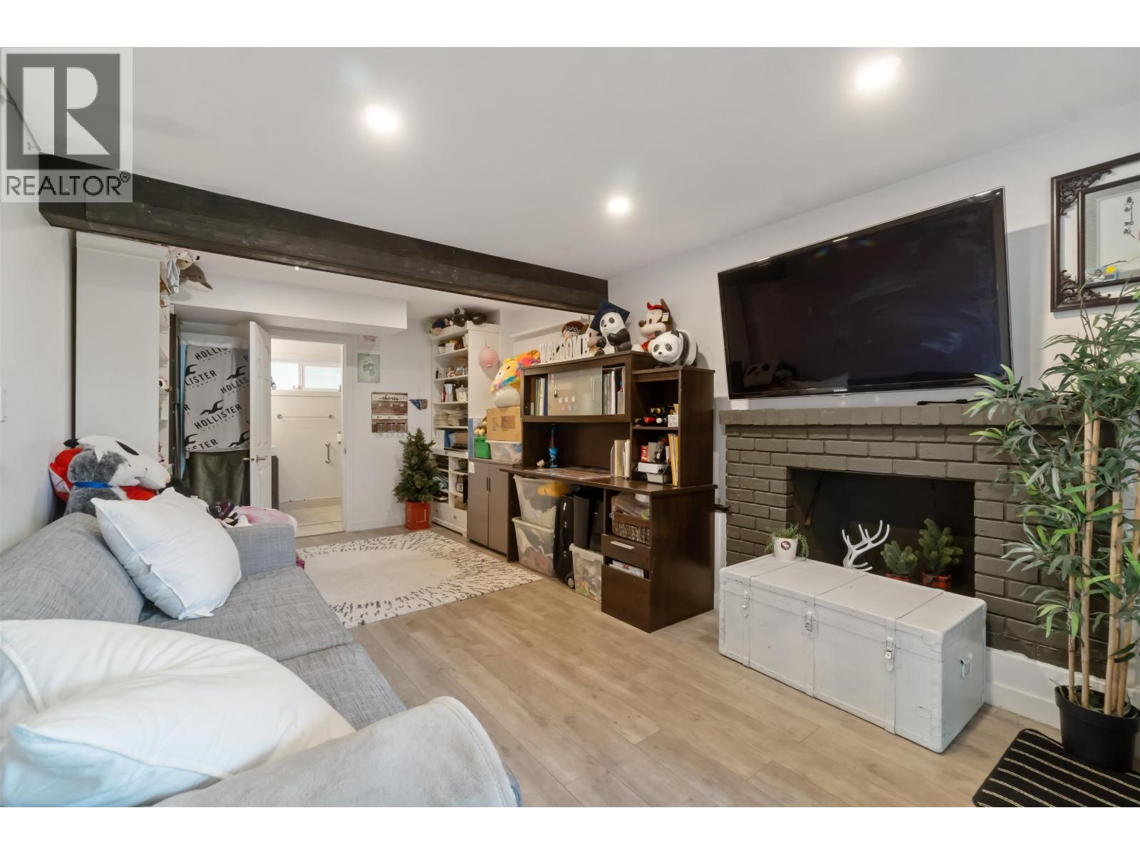 309 Gloucester Court, Coquitlam, British Columbia  V3K 5S6 - Photo 3 - R3056536