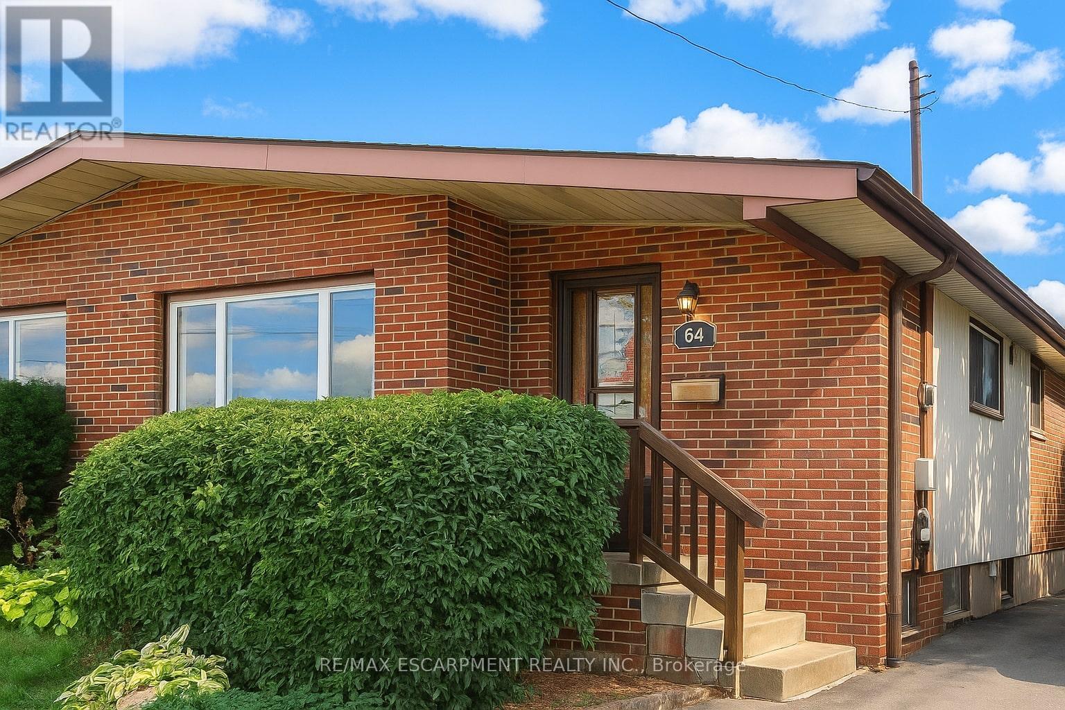 64 Luscombe Street, Hamilton, Ontario  L9A 2J8 - Photo 3 - X12375678