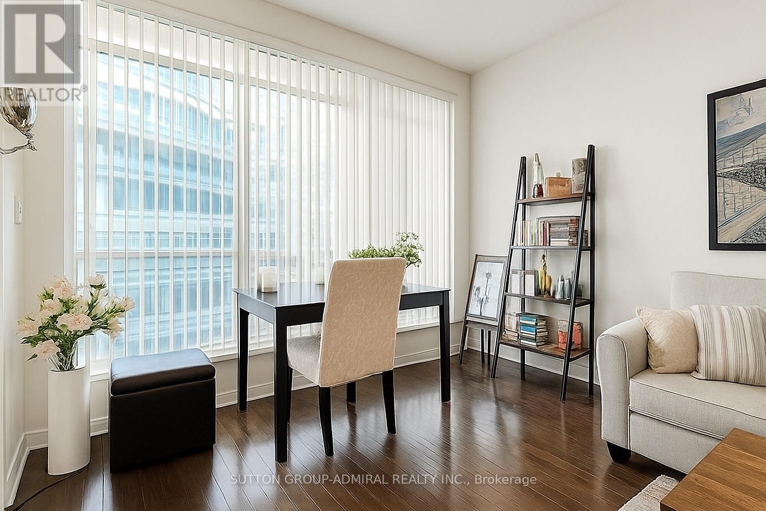 201 - 350 Wellington Street W, Toronto, Ontario  M5V 3W9 - Photo 4 - C12450850
