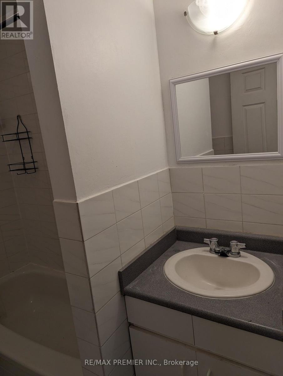 B - 1552 Avenue Road, Toronto, Ontario  M5M 3X5 - Photo 3 - C12450866