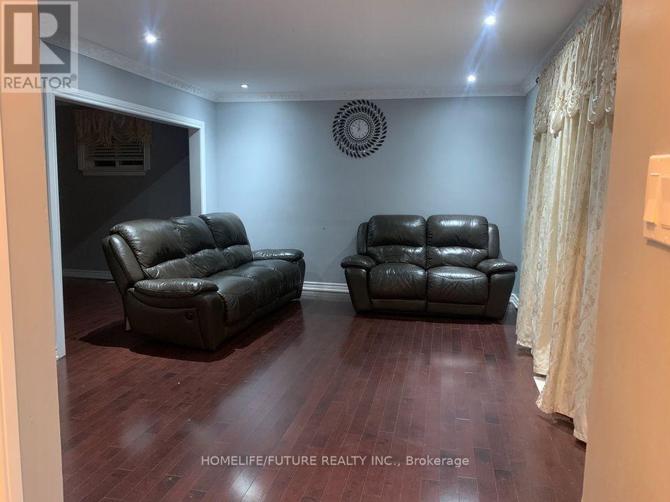 275 Tower Drive, Toronto, Ontario  M1R 3R3 - Photo 2 - E12450855