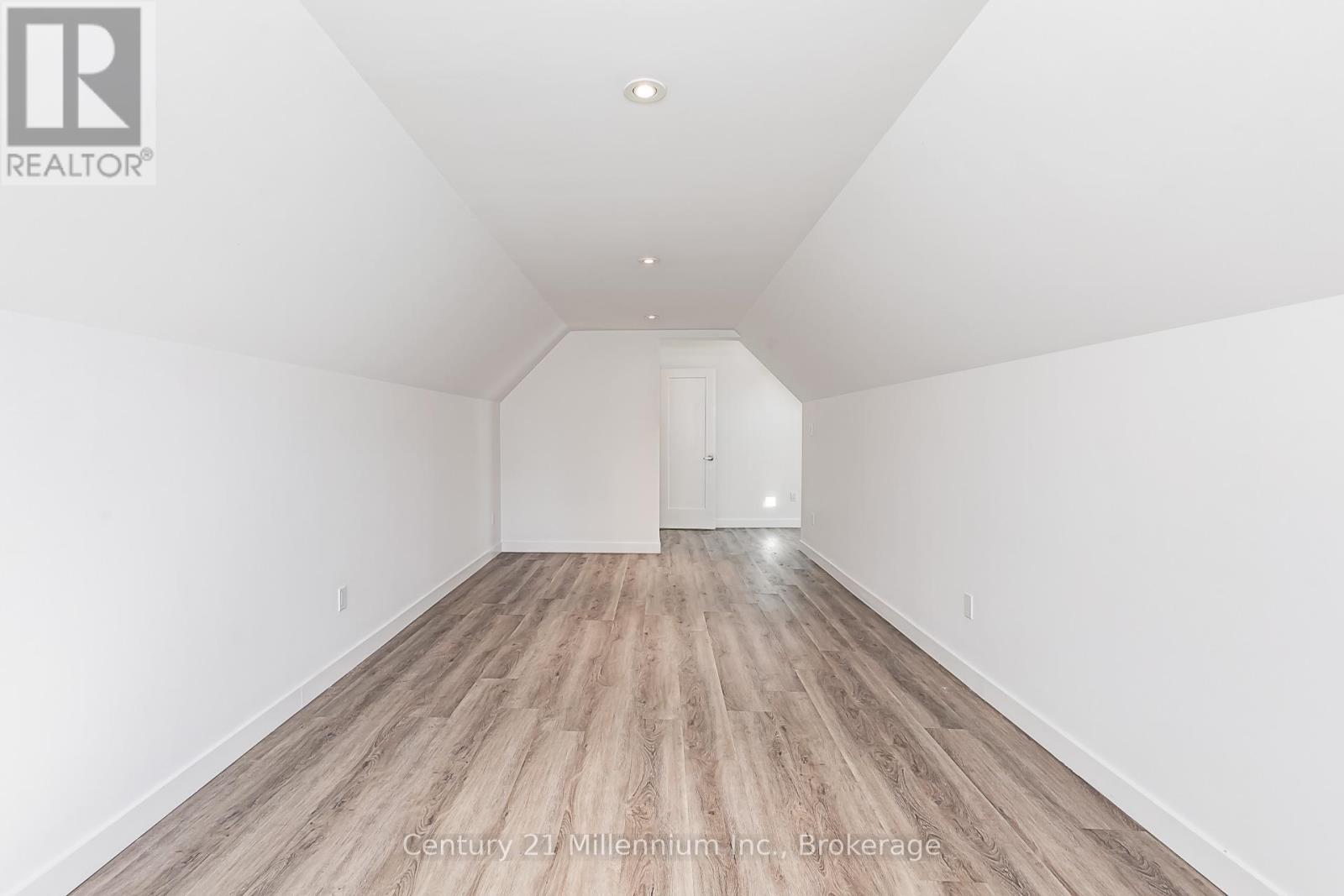 Upper Unit - 510 First Street, Collingwood, Ontario  L9Y 1B8 - Photo 8 - S12420679