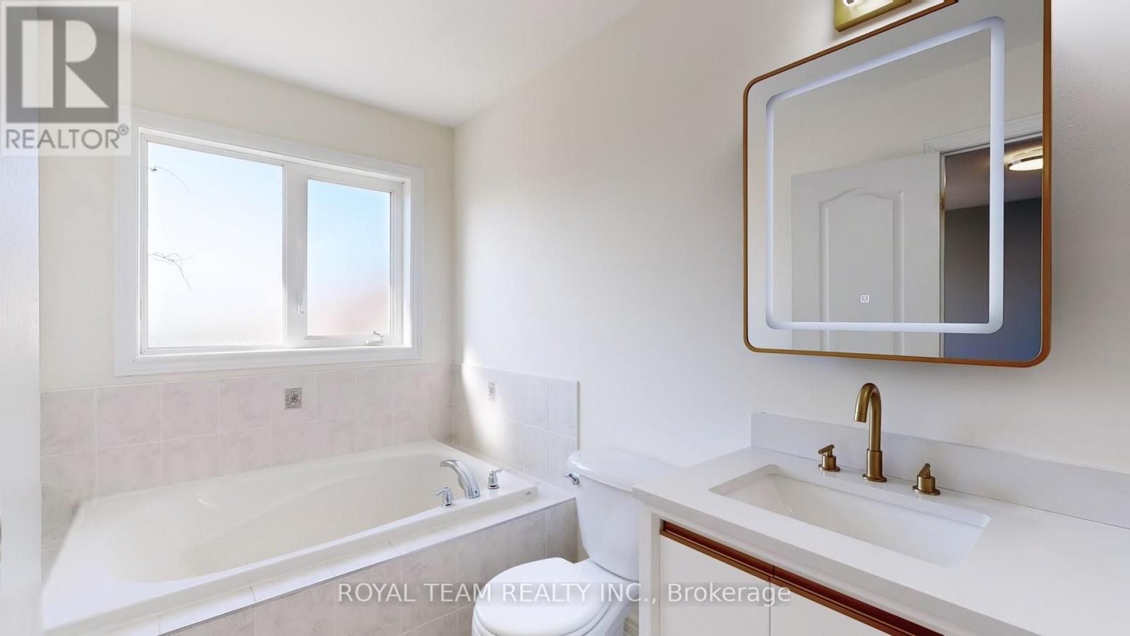 246 Lauderdale Drive, Vaughan, Ontario  L6A 0N4 - Photo 13 - N12450849