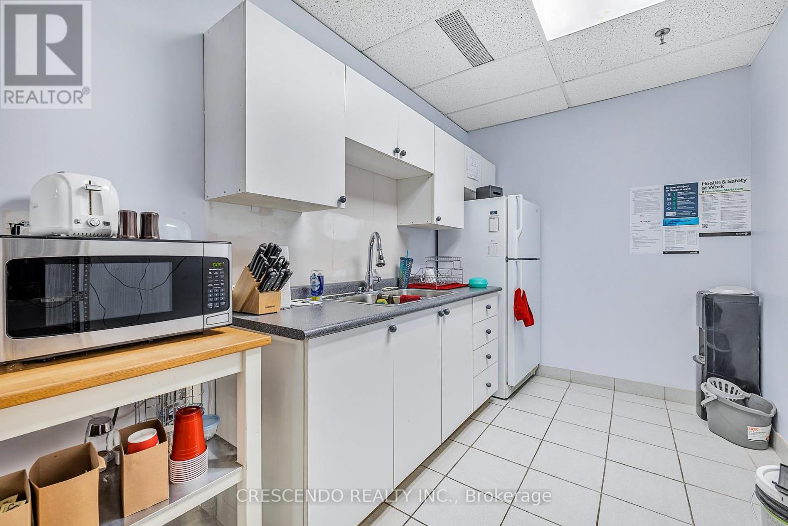 240 - 7050 Weston Road, Vaughan, Ontario  L4L 8G7 - Photo 21 - N12450859