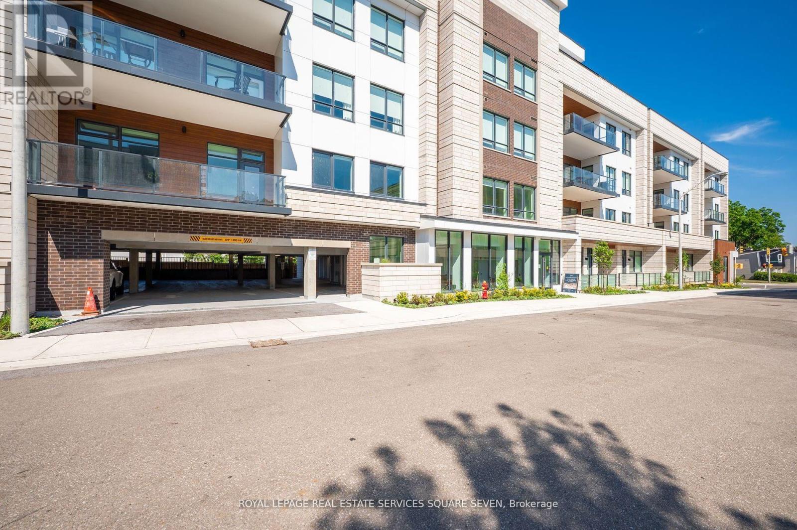 412 - 123 Maurice Drive, Oakville (Co Central), Ontario  L6K 2W6 - Photo 2 - W12450852