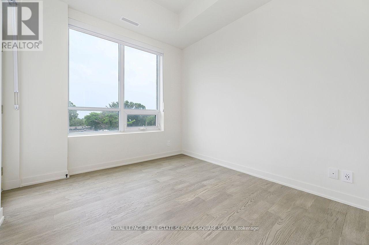 412 - 123 Maurice Drive, Oakville (Co Central), Ontario  L6K 2W6 - Photo 7 - W12450852