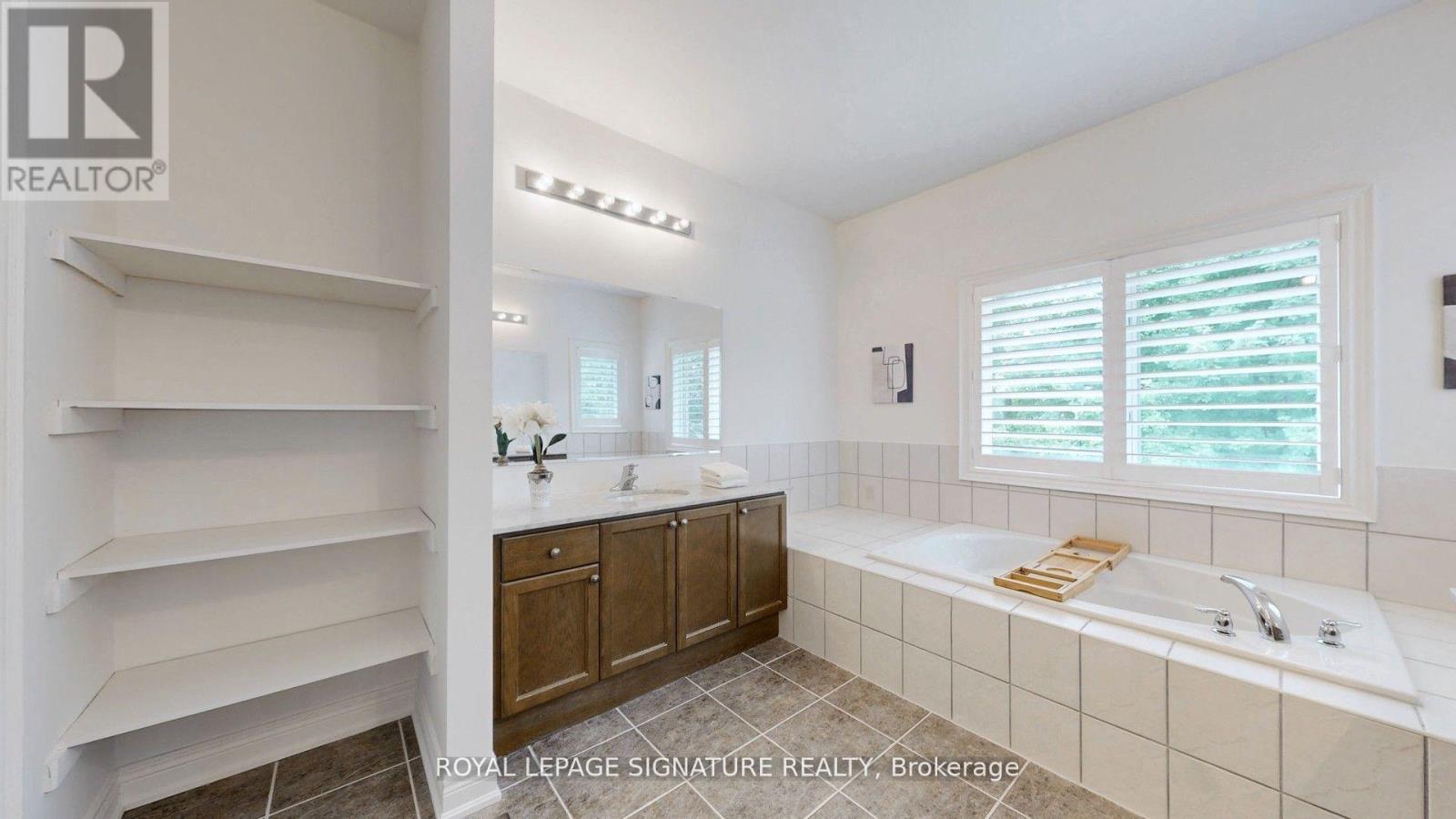 2238 Lyndhurst Drive, Oakville (Jc Joshua Creek), Ontario  L6H 7V4 - Photo 9 - W12450862