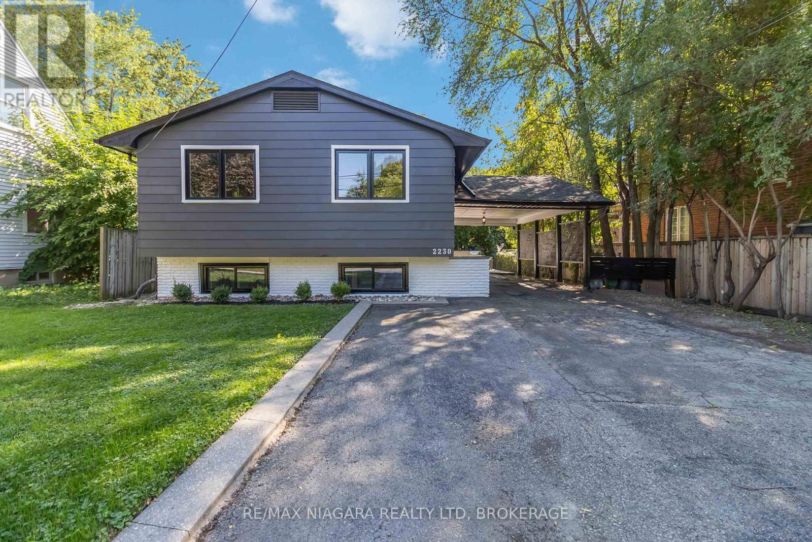 2230 QUEENSWAY DRIVE, Burlington, Ontario