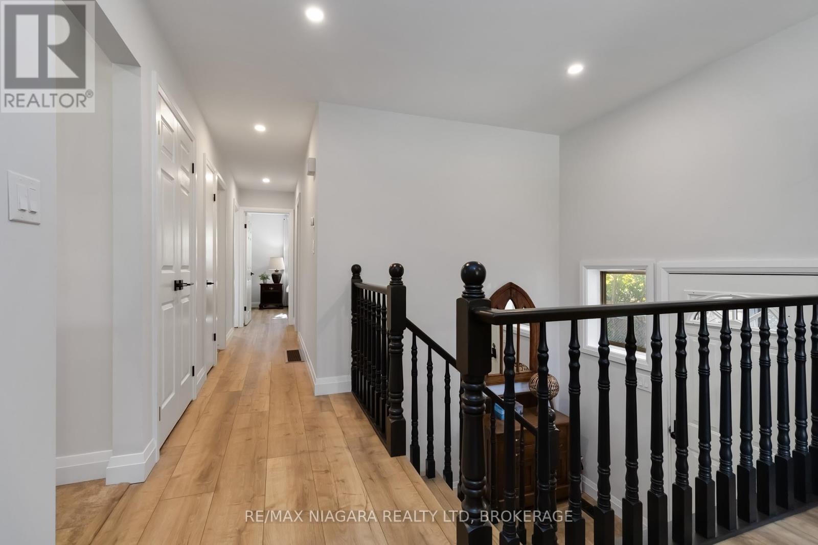 2230 Queensway Drive, Burlington, Ontario  L7R 3T1 - Photo 18 - W12450901