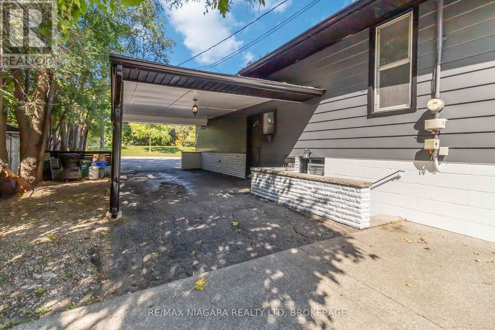2230 Queensway Drive, Burlington, Ontario  L7R 3T1 - Photo 30 - W12450901