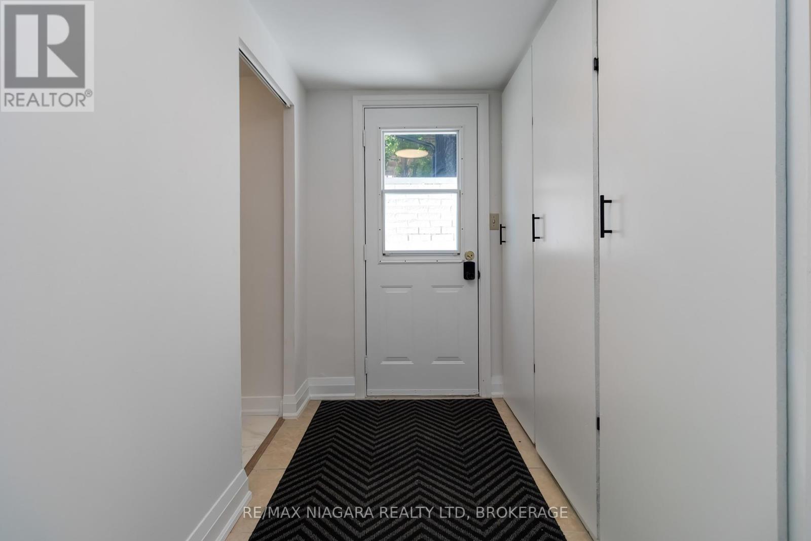 2230 Queensway Drive, Burlington, Ontario  L7R 3T1 - Photo 31 - W12450901