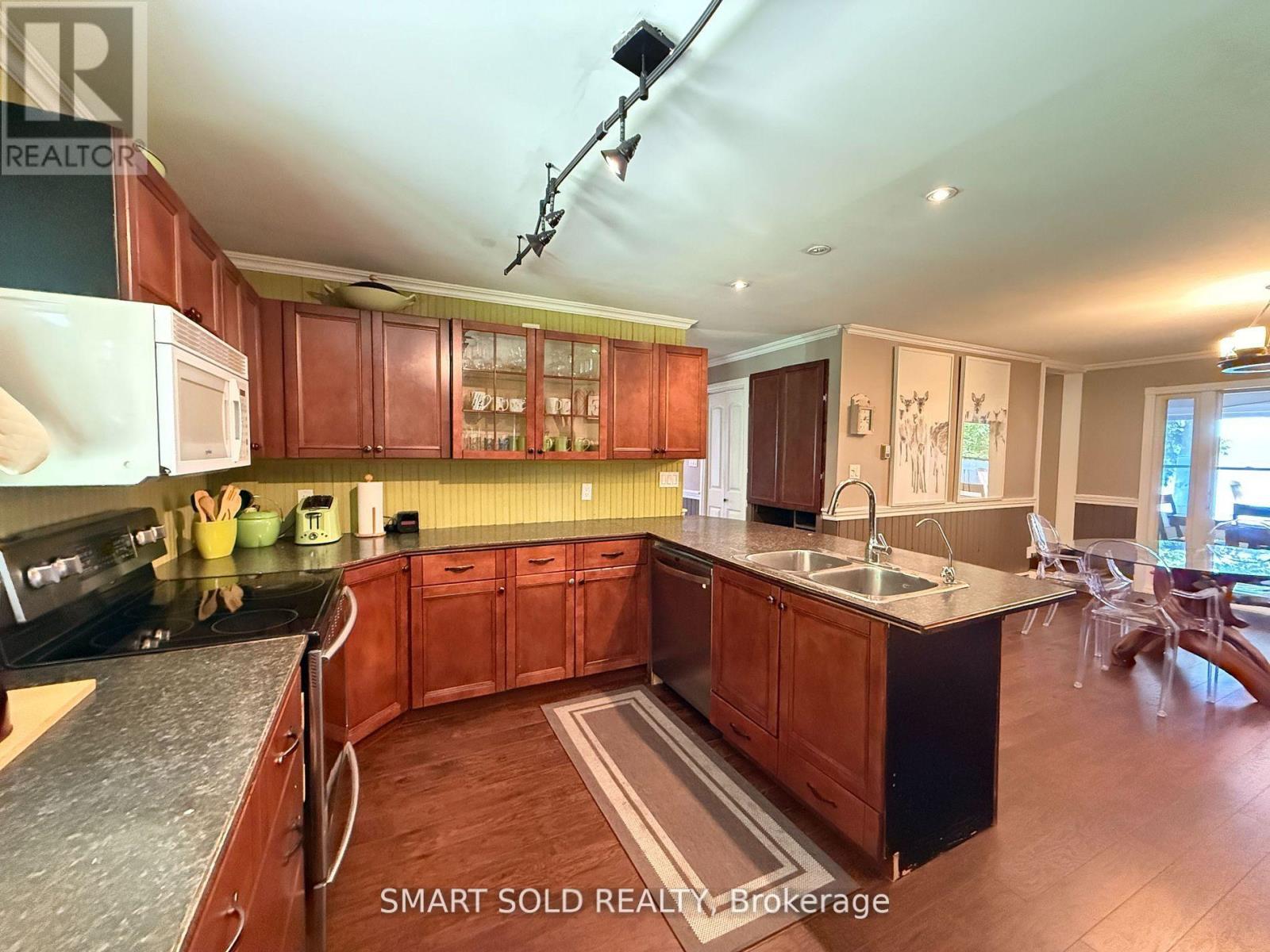 105 Muskoka Glens Cottage Road, Huntsville, Ontario  P1H 2N5 - Photo 6 - X12450863