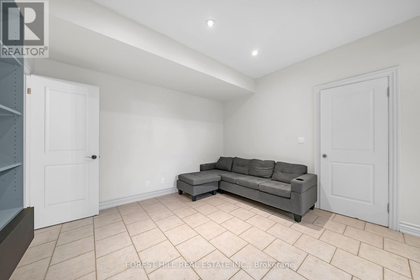 Bsmt A - 106 Nipigon Avenue, Toronto, Ontario  M2M 2W2 - Photo 5 - C12450655