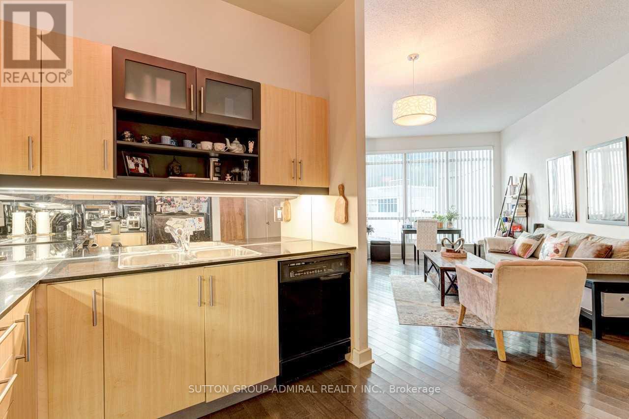 201 - 350 Wellington Street W, Toronto, Ontario  M5V 3W9 - Photo 14 - C12450850