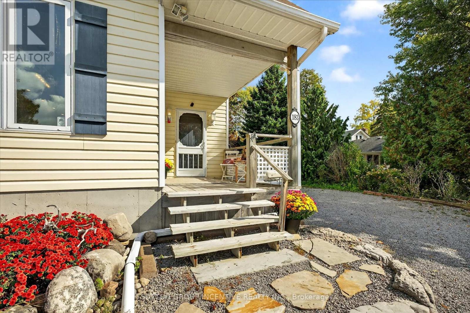183 Lake Drive N, Georgina, Ontario  L4P 3C8 - Photo 10 - N12450129
