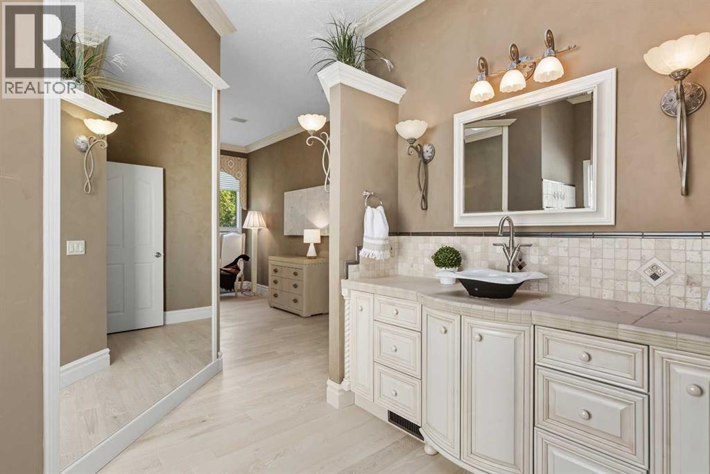 60 Woodpark Close Sw, Calgary, Alberta  T2W 6G9 - Photo 22 - A2256676