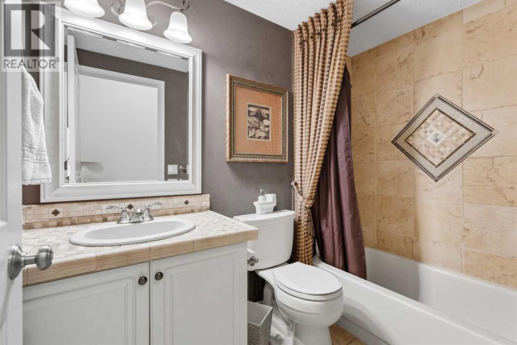 60 Woodpark Close Sw, Calgary, Alberta  T2W 6G9 - Photo 16 - A2256676