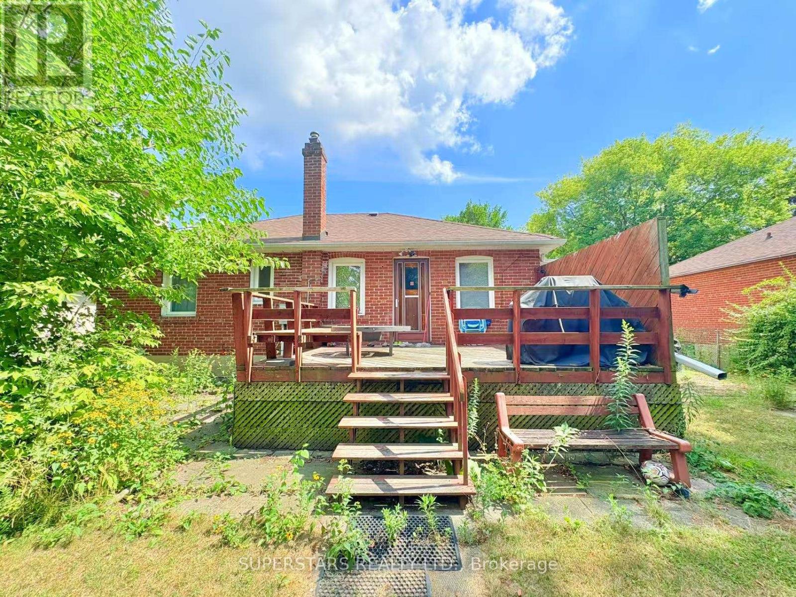 114 Upper Canada Drive, Toronto, Ontario  M2P 1S4 - Photo 1 - C12450894