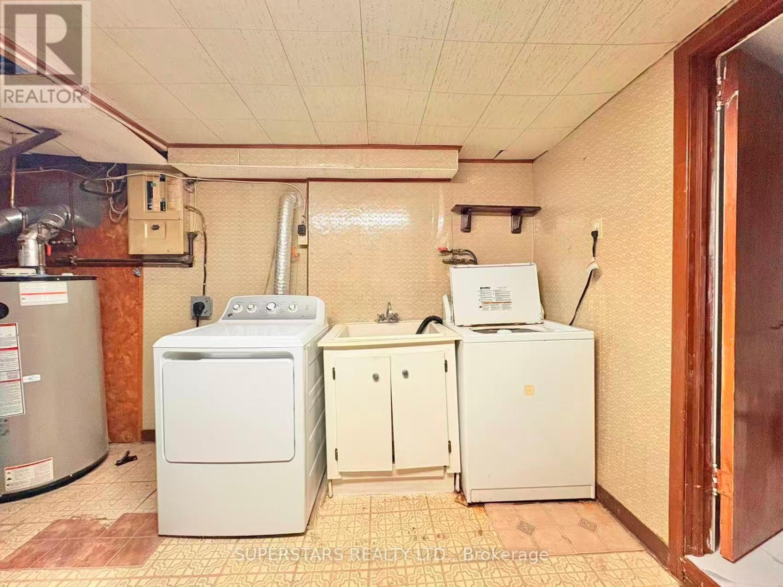 114 Upper Canada Drive, Toronto, Ontario  M2P 1S4 - Photo 15 - C12450894