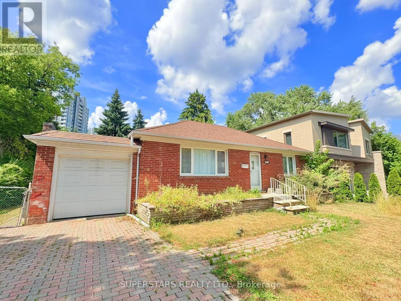 114 Upper Canada Drive, Toronto, Ontario  M2P 1S4 - Photo 2 - C12450894