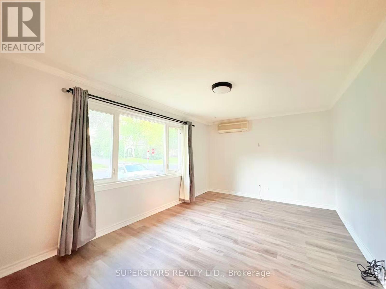 114 Upper Canada Drive, Toronto, Ontario  M2P 1S4 - Photo 3 - C12450894