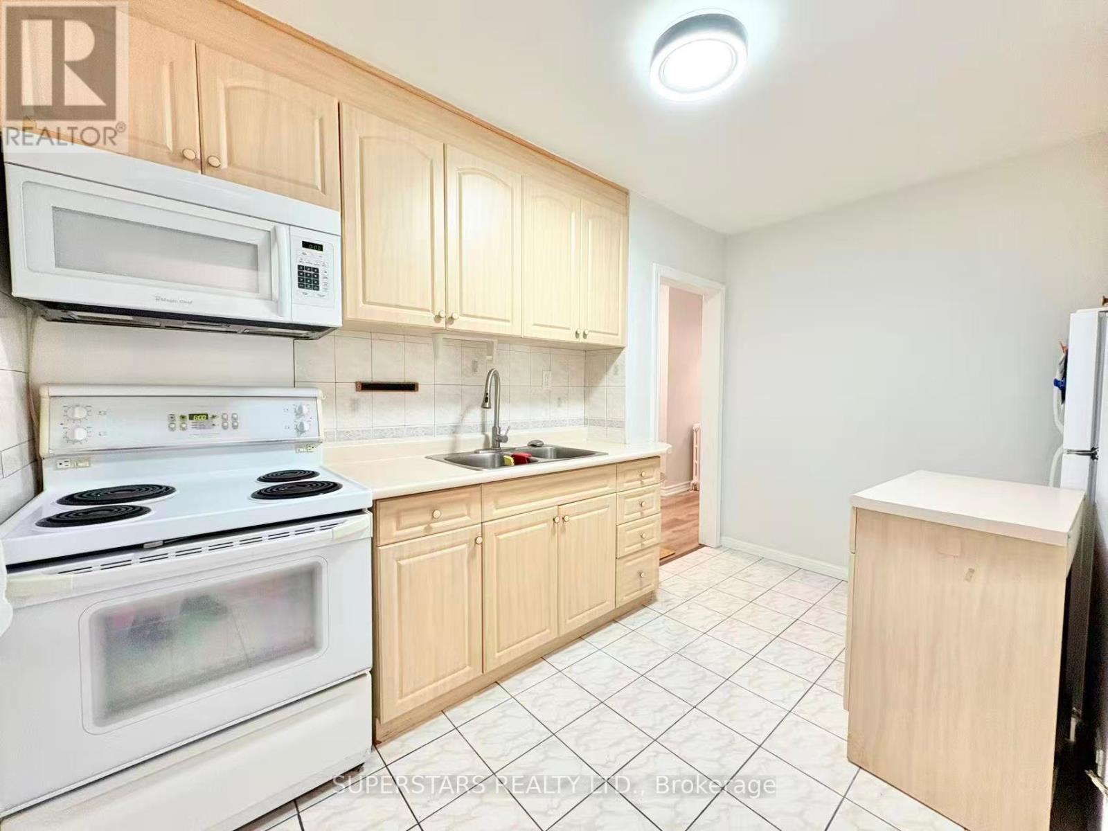 114 Upper Canada Drive, Toronto, Ontario  M2P 1S4 - Photo 8 - C12450894