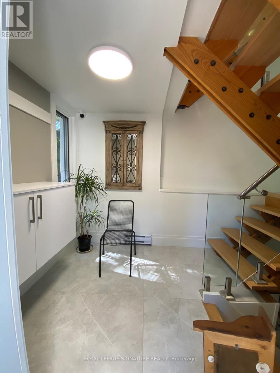 19 Teddington Park Avenue, Toronto, Ontario  M4N 2C4 - Photo 2 - C12450905