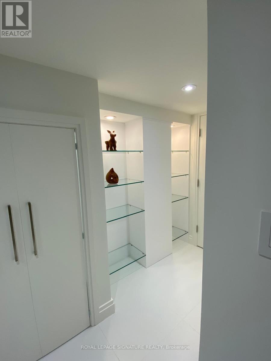 19 Teddington Park Avenue, Toronto, Ontario  M4N 2C4 - Photo 3 - C12450905