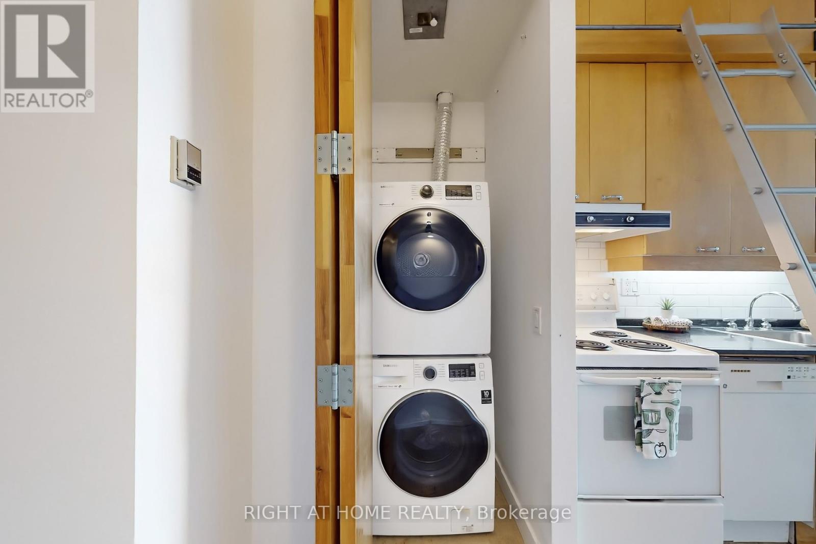 1046 - 155 Dalhousie Street, Toronto, Ontario  M5B 2P7 - Photo 18 - C12449537