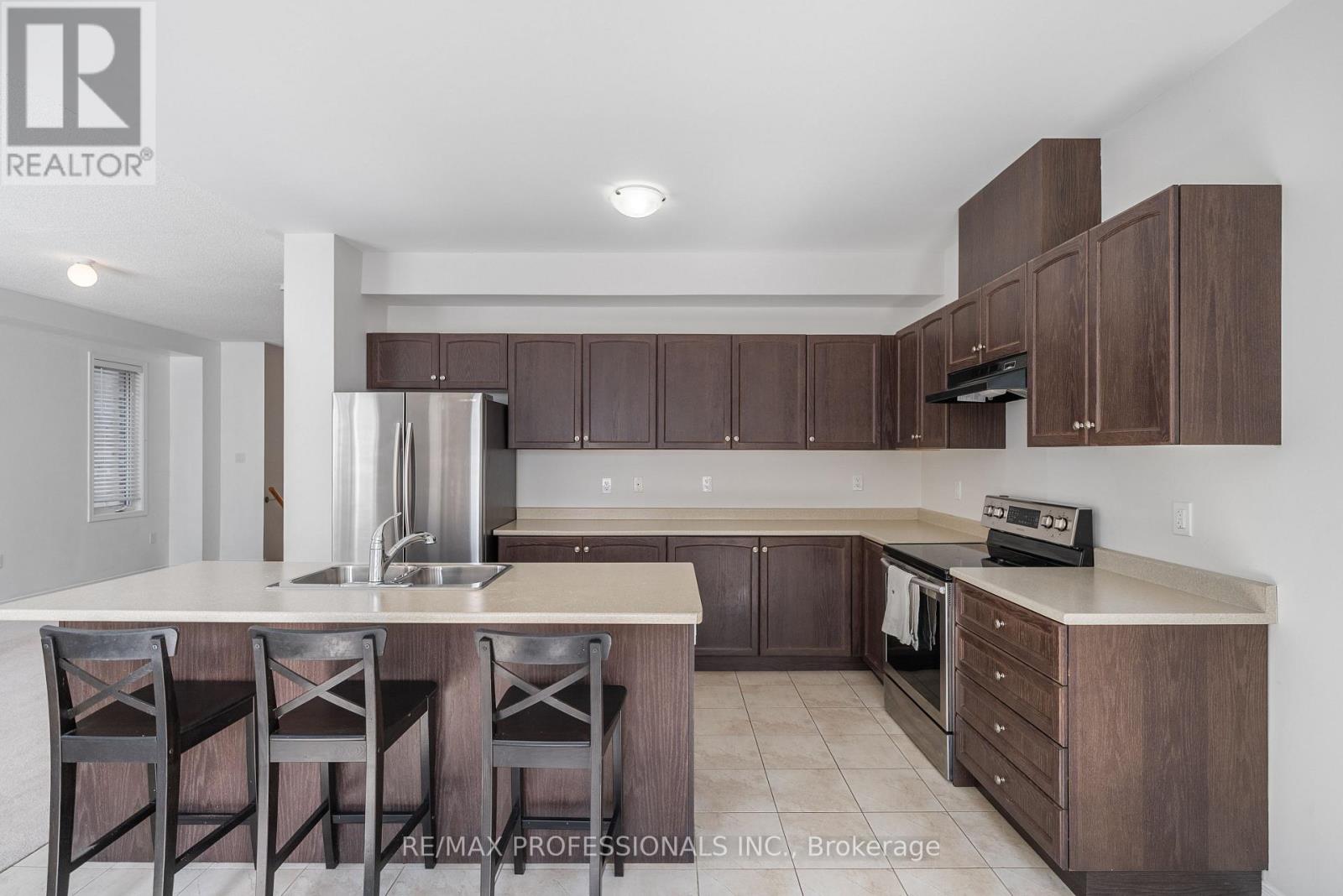 1017 Abram Court, Innisfil, Ontario  L9S 0K3 - Photo 10 - N12450883