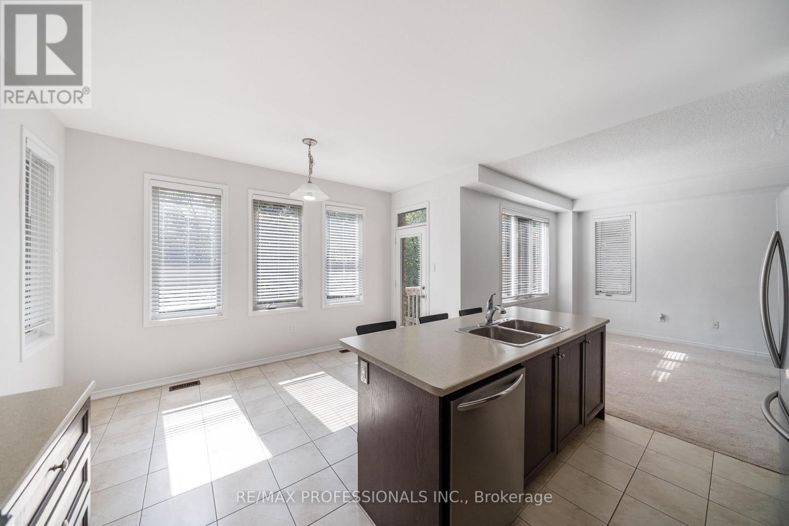 1017 Abram Court, Innisfil, Ontario  L9S 0K3 - Photo 13 - N12450883