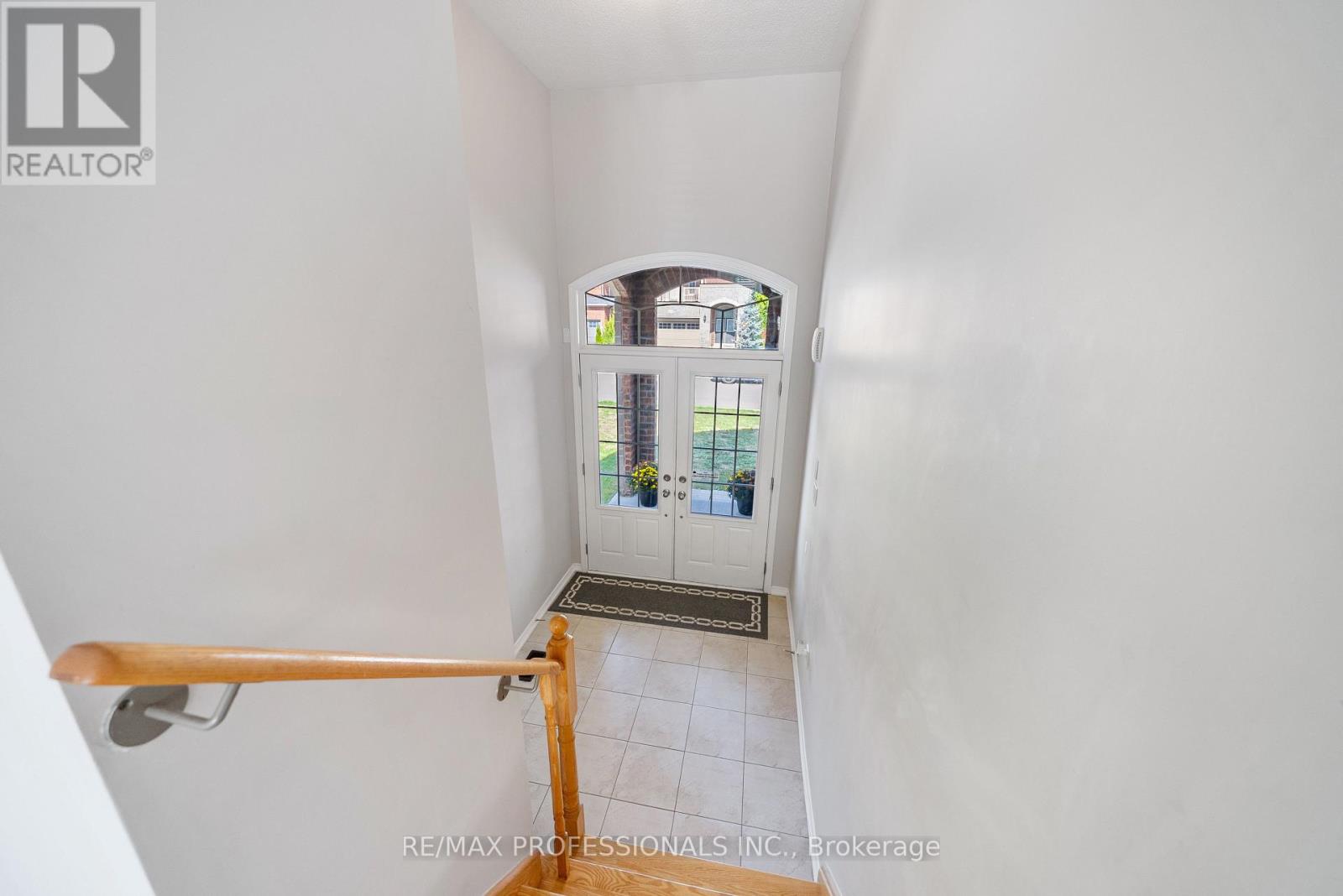 1017 Abram Court, Innisfil, Ontario  L9S 0K3 - Photo 3 - N12450883