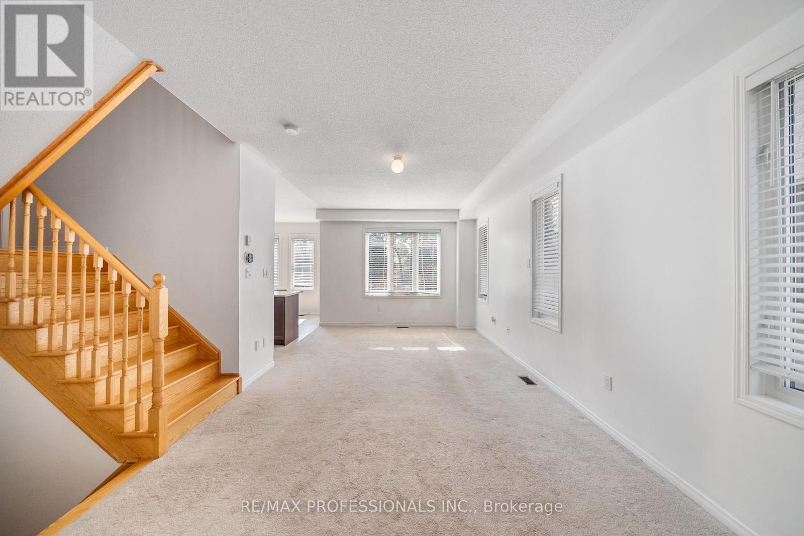 1017 Abram Court, Innisfil, Ontario  L9S 0K3 - Photo 5 - N12450883