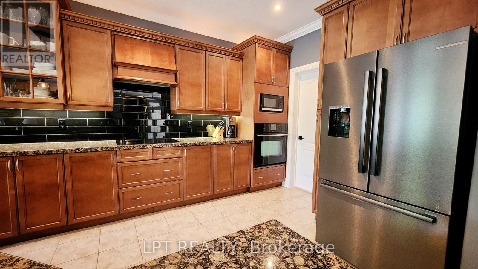 18 Eder Trail, Springwater, Ontario  L0L 1Y3 - Photo 10 - S12450876