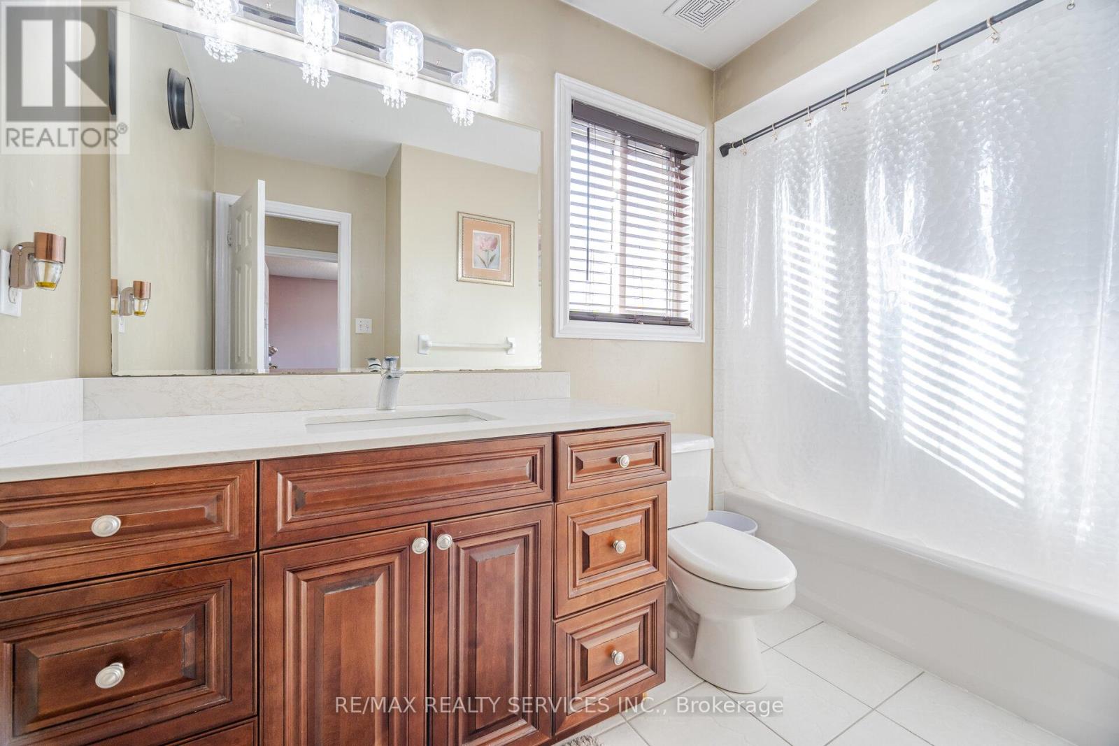 28 Fallstar Crescent, Brampton (Fletcher's Meadow), Ontario  L7A 2J6 - Photo 43 - W12450881