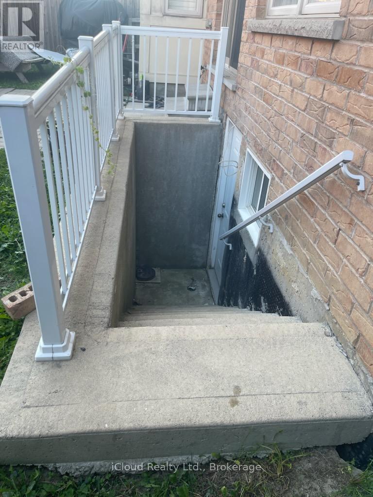 Bsmt - 61 Templehill Road, Brampton, Ontario  L6R 3S4 - Photo 2 - W12450888