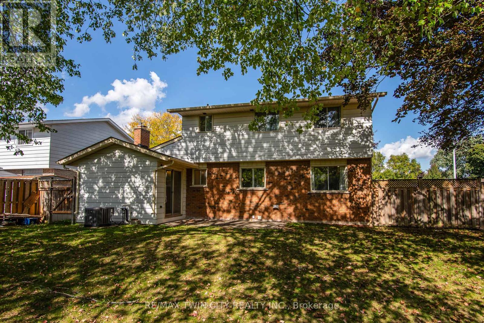 389 Dunvegan Drive, Waterloo, Ontario  N2K 2C6 - Photo 13 - X12450874
