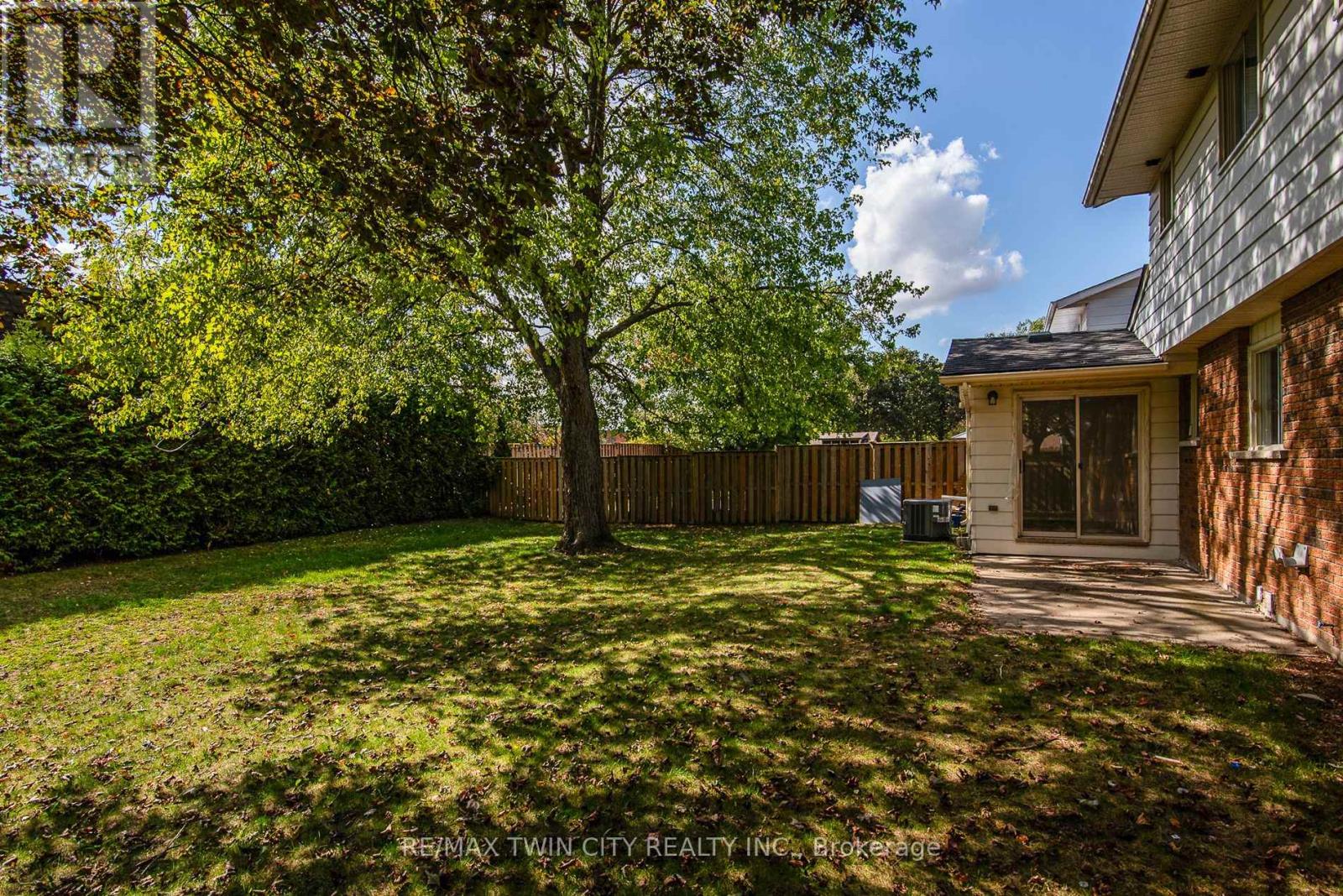 389 Dunvegan Drive, Waterloo, Ontario  N2K 2C6 - Photo 14 - X12450874