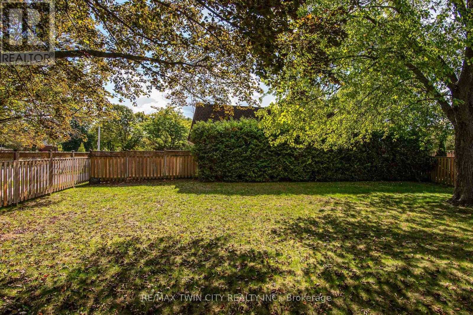 389 Dunvegan Drive, Waterloo, Ontario  N2K 2C6 - Photo 15 - X12450874