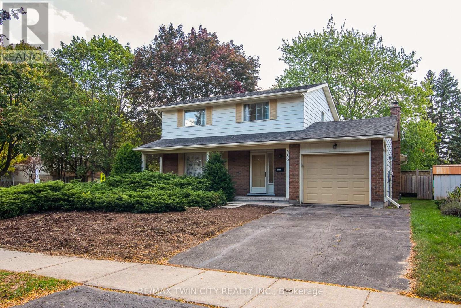 389 Dunvegan Drive, Waterloo, Ontario  N2K 2C6 - Photo 2 - X12450874