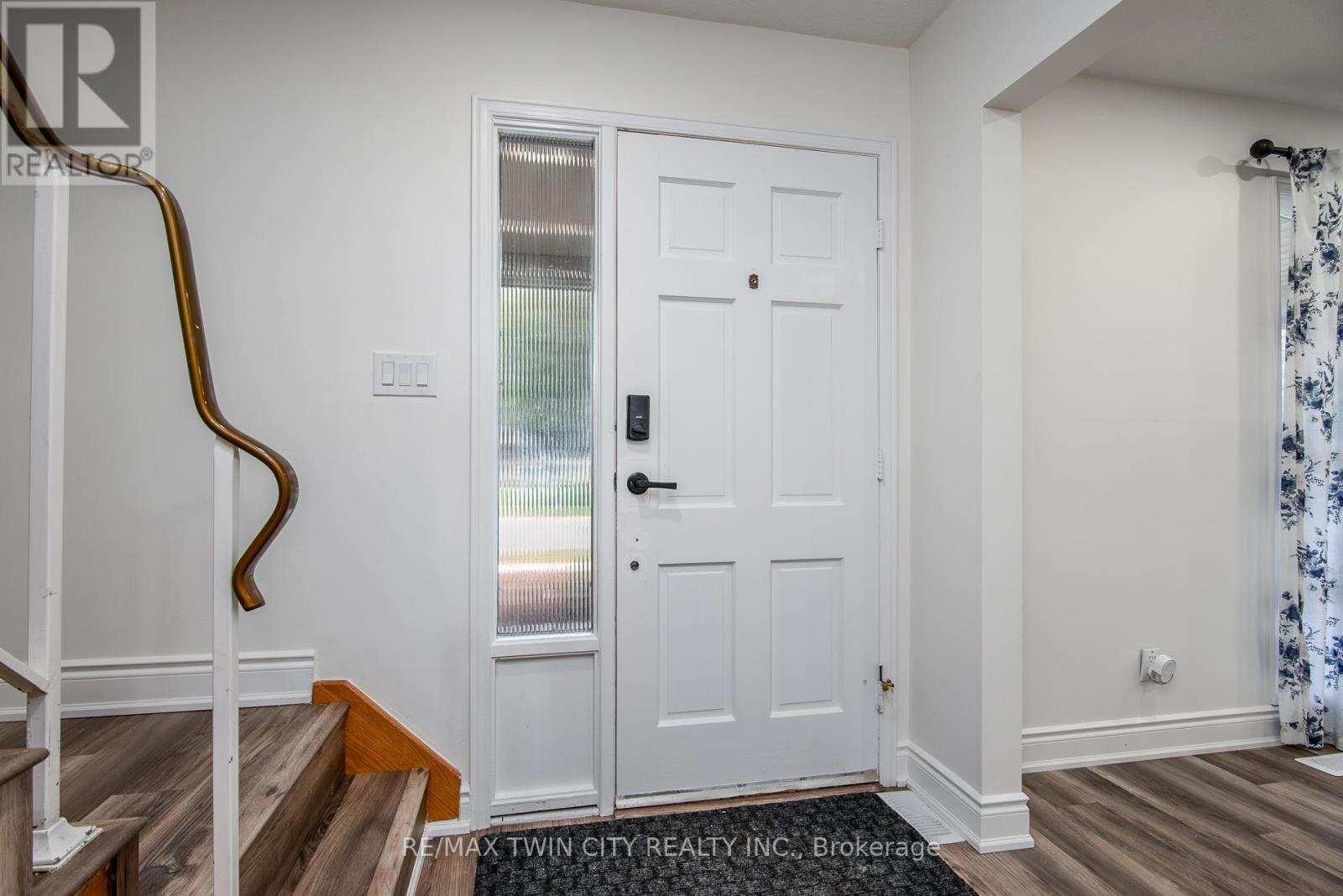 389 Dunvegan Drive, Waterloo, Ontario  N2K 2C6 - Photo 23 - X12450874
