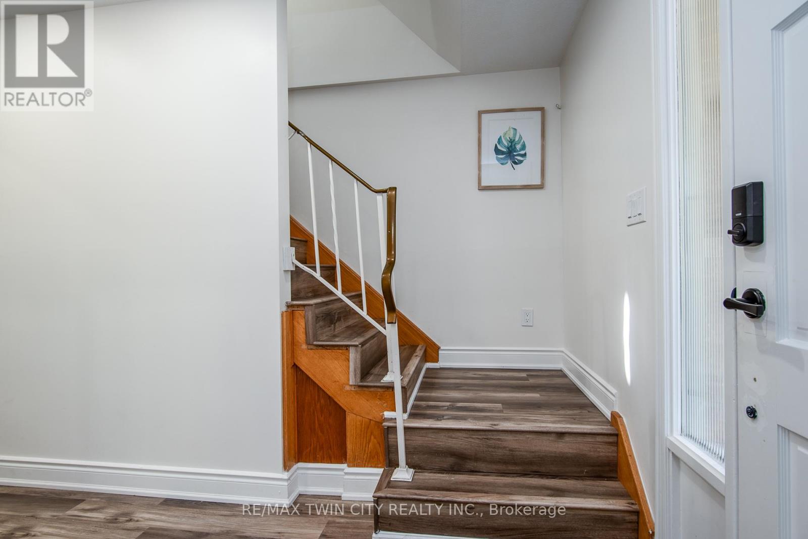 389 Dunvegan Drive, Waterloo, Ontario  N2K 2C6 - Photo 24 - X12450874