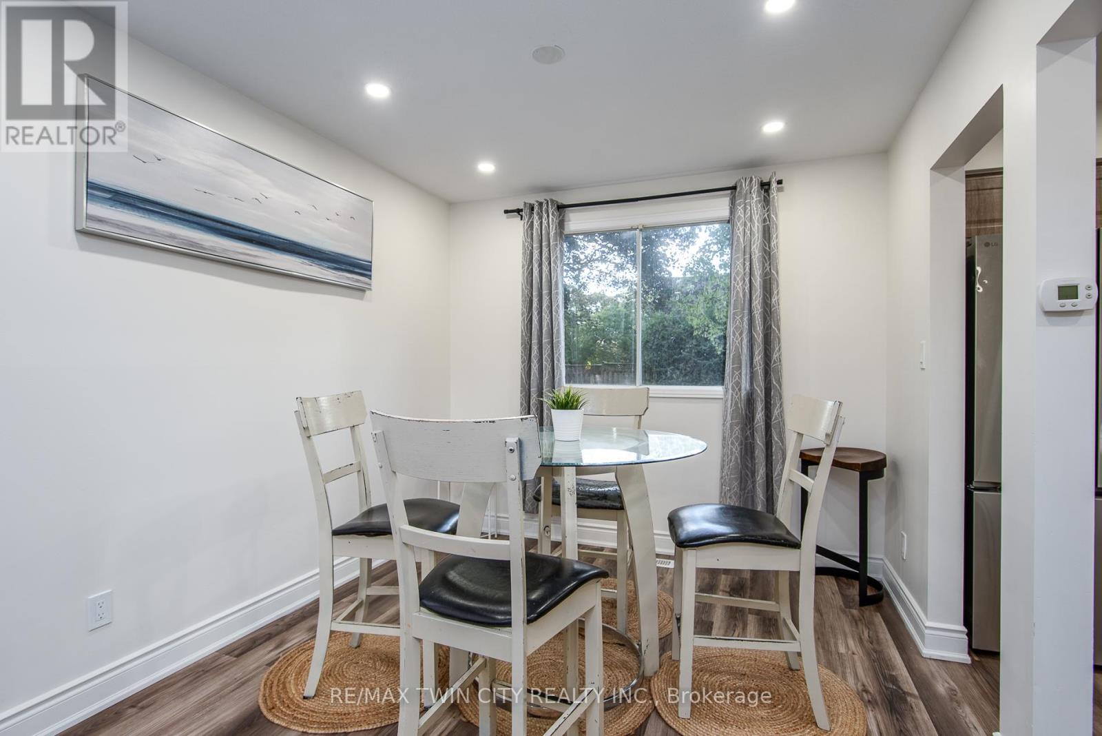 389 Dunvegan Drive, Waterloo, Ontario  N2K 2C6 - Photo 27 - X12450874