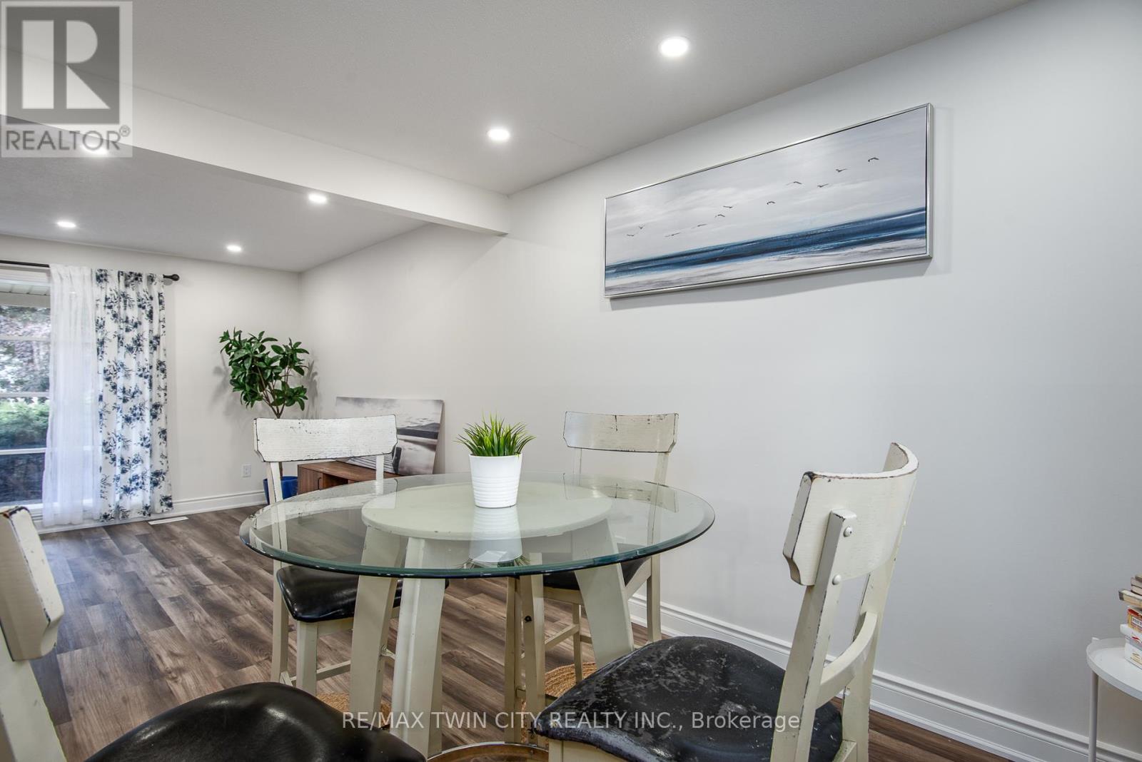 389 Dunvegan Drive, Waterloo, Ontario  N2K 2C6 - Photo 28 - X12450874
